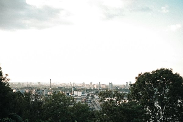 Quels sont les meilleurs itinéraires pour une randonnée dans les montagnes du Jura, France : équipements et conseils ?